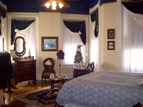 The Empress Of Bed and breakfast